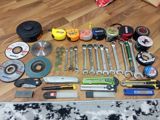 Universal əl alətləri və aksesuarlar dəsti Məzmun: - Açarlar — Various tool sets