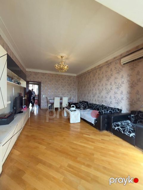 Satılır 3 otaqlı köhnə tikili 90 m² — Bakı