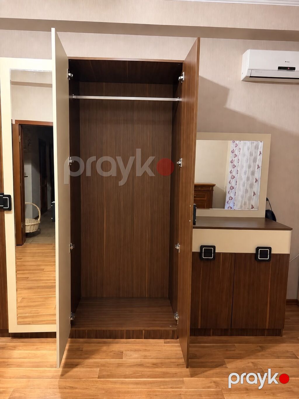 Yataq otağı üçün şkaf - Dizayn: İsti qoz ağacı teksturası və krem — Yataq otağı mobilya dəstləri, Bakı (4)