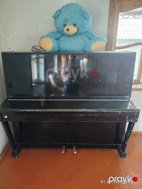 Upright pianino – klassik qara rəngli, taxta korpuslu model. - Dik — Gəncə