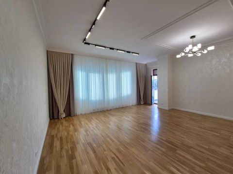 Satılır 4 otaqlı yeni tikili 153 m² — Bakı