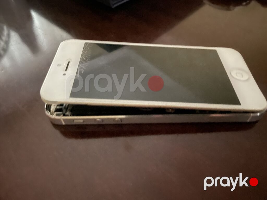IPhone 5, Ağ, Qırıq — Apple iPhone, Bakı (2)