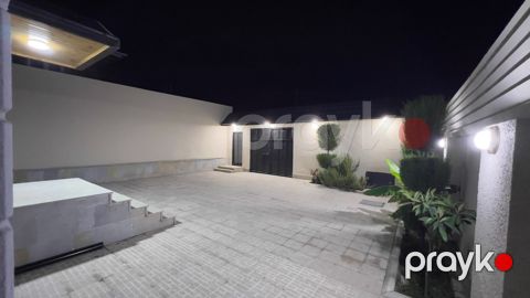 Həyət evi, Hökməli qəs — Bakı