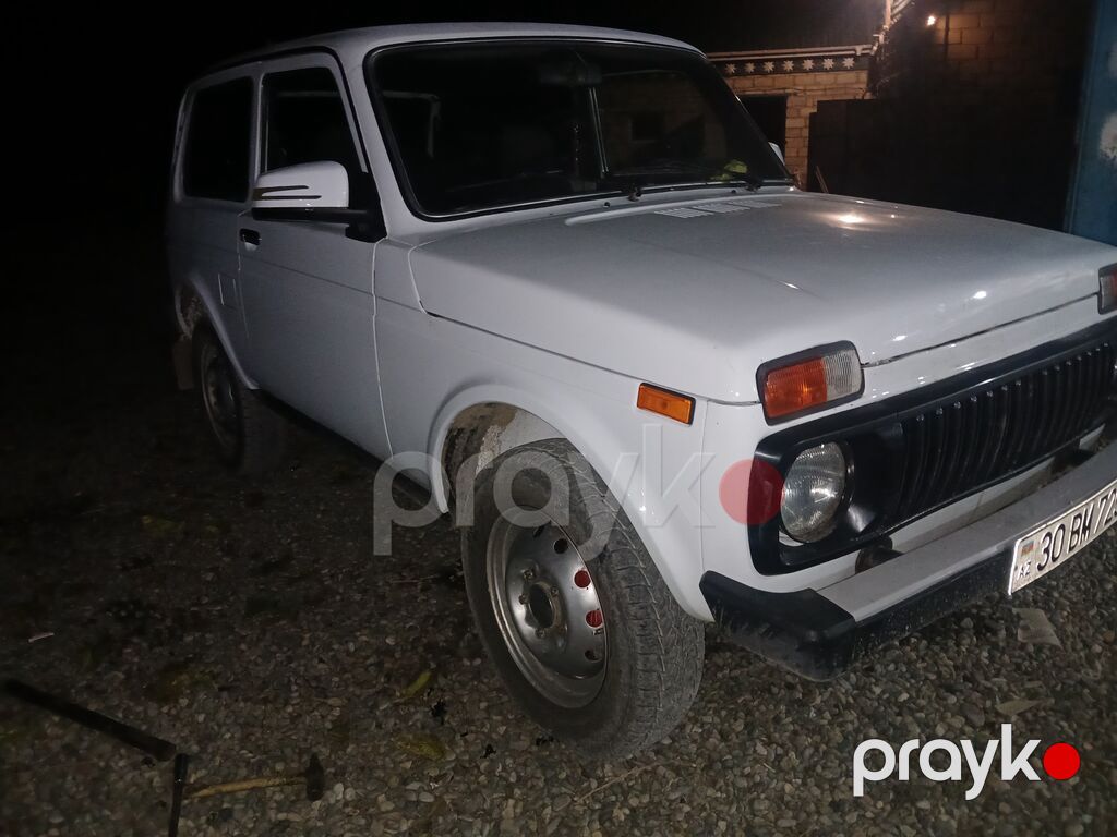 Model: Lada Niva (VAZ 2121) Kuzov: 3 qapılı, ağ rəng Ötürücü: Tam — Avtomobillər, Bərdə (2)