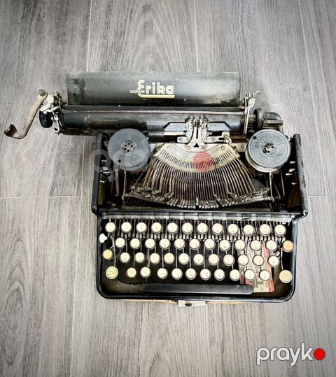 Antik Erika portativ qədim çap maşını Erika markası. Almaniya — Bakı