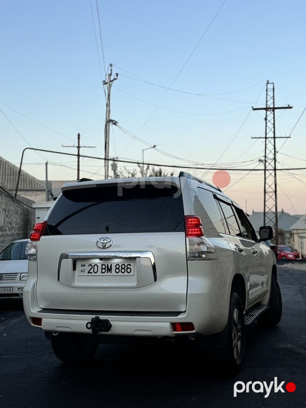 Toyota Land Cruiser Prado – ağ rəngli, 5 qapılı SUV. Xüsusiyyətlər — Avtomobillər, Gəncə (5)