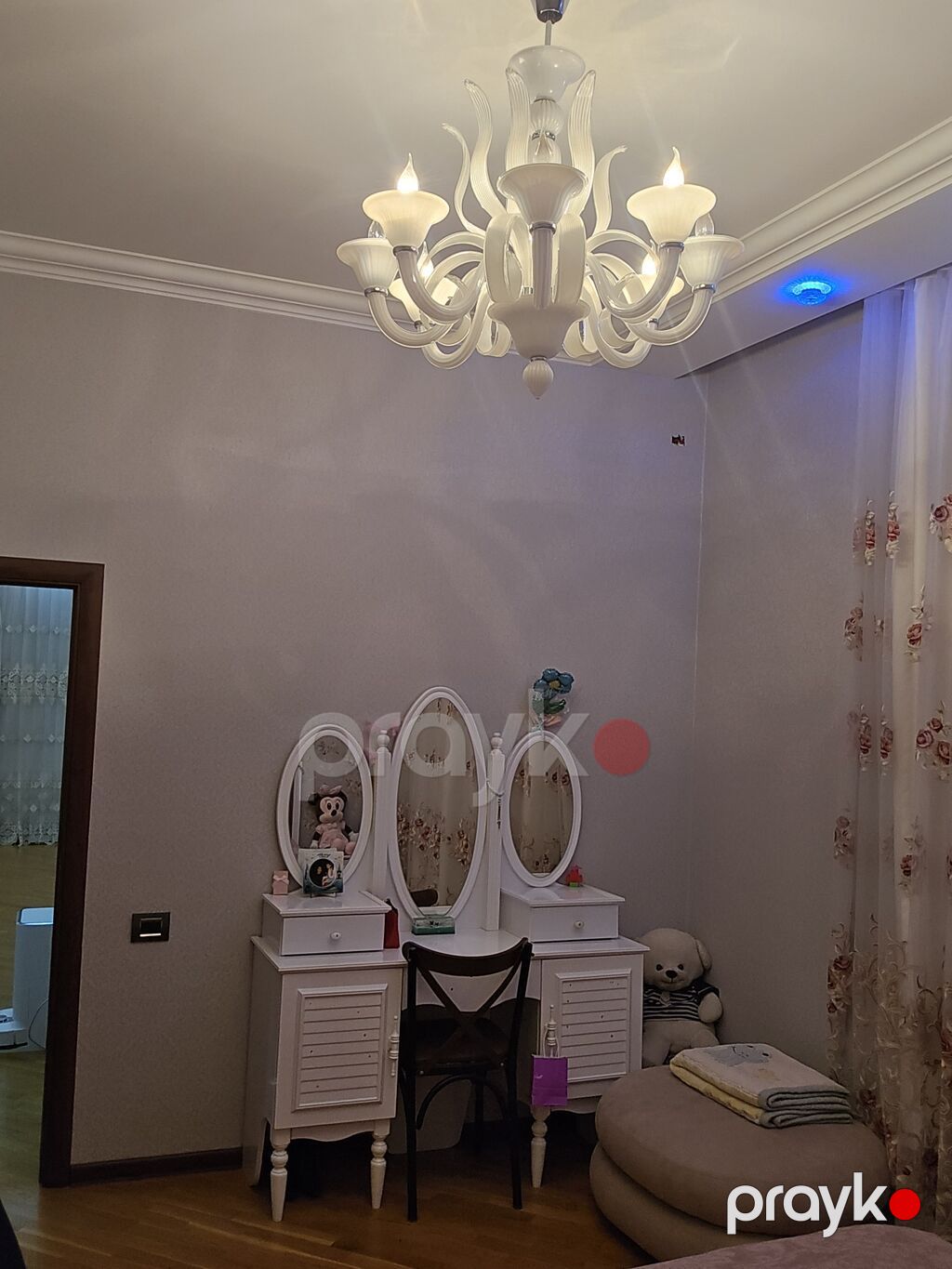 Satılır – geniş həyət evi - Üç mərtəbəli, mansardlı mülk. - Fasadda — Ev, villa, Xırdalan (5)