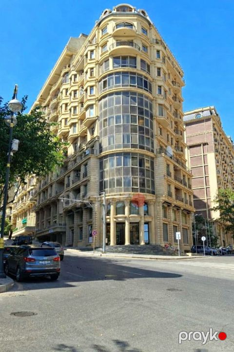 Satılır 4 otaqlı yeni tikili 200 m² — Bakı