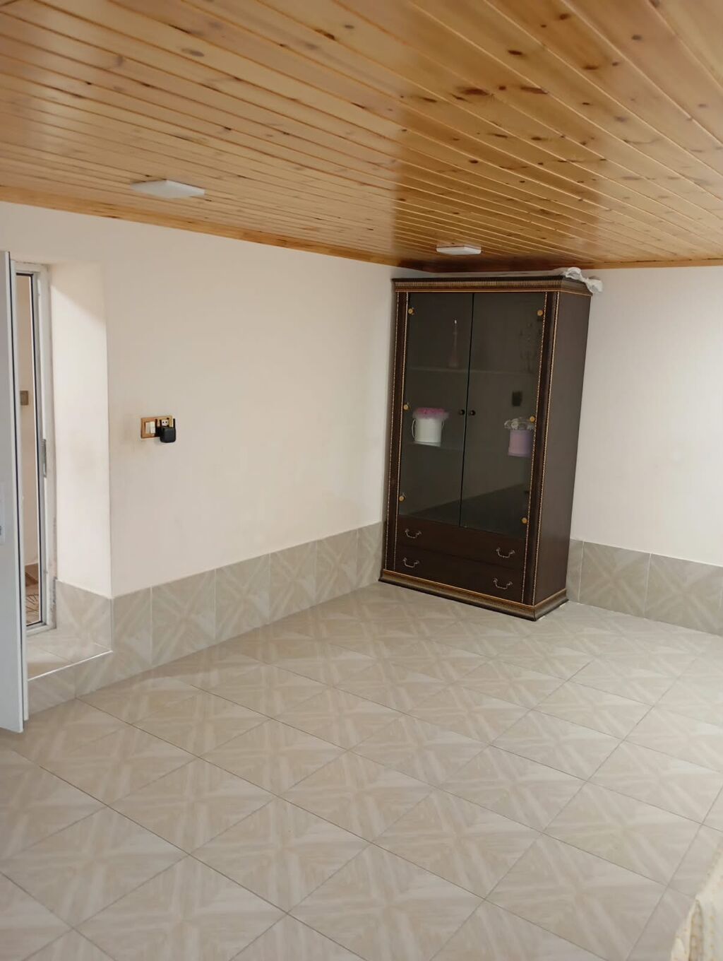 Yeni Ramana qəsəbəsində 3 otaqlı həyət evi kirayə verilir — Bağ mobilyaları, Bakı (6)