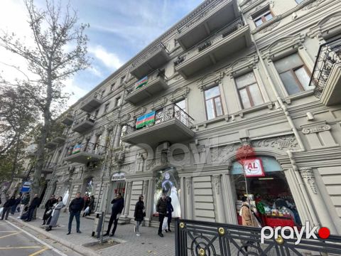 Satılır 2 otaqlı köhnə tikili 60 m² — Bakı