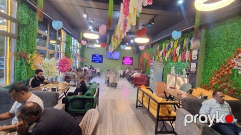 Rahat və zövqlü məkanda restoran/kafe xidməti - Geniş və işıqlı zal — Bakı