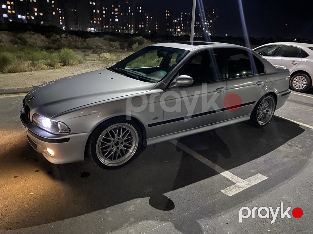 BMW 5 Series E39 sedan – gümüşü rəngli, 4 qapılı. Yaxşı vəziyyətdədir 09-CA-915 — Avtomobillər, Bakı (2)