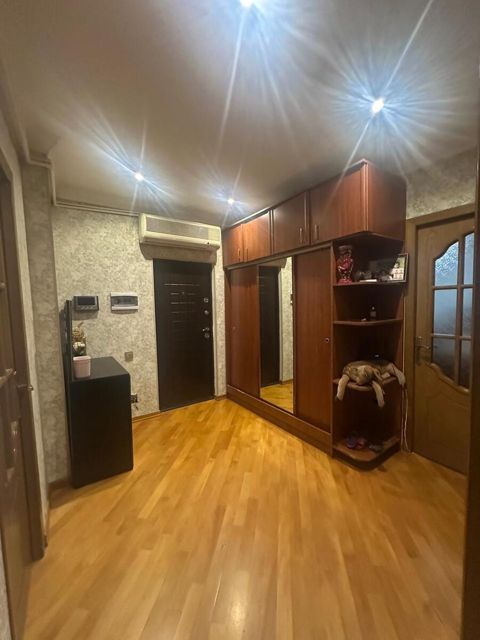 Satılır 3 otaqlı köhnə tikili 86 m² — Bakı
