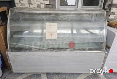 Vitrin soyuducu yenidir.qiymet 700 man.olcu 2metr/eni 83sm.upakovka — Bakı