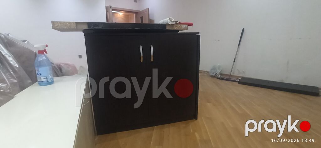 Mebel dolabı – ikitərəfli qapılı, qapılarda metal tutacaqlar. Tünd — Şkaflar, Bakı (3)