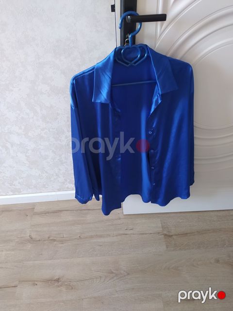 Zərif parıltılı elektrik-mavi rəngdə qadın köynəyi.s ölçü - Material — Bakı