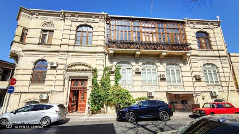 Satılır 5 otaqlı köhnə tikili 250 m² — Bakı