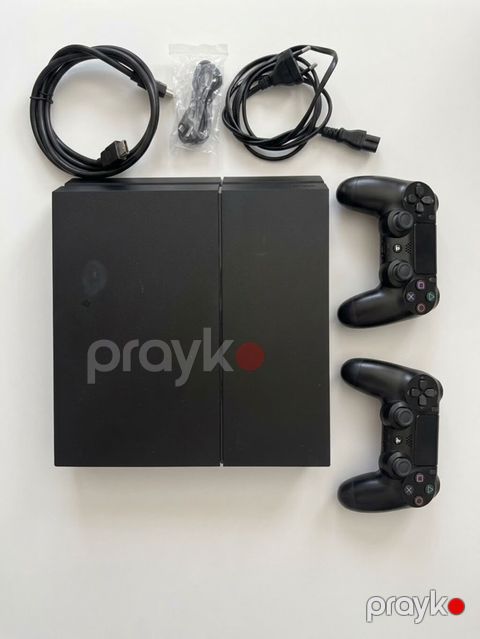 Ps4 Fat 500gb yaddaş heç bir problemi yoxdu üstündə cuzi ləkələr var — Bakı