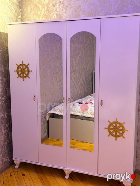 Dolab satılır 200₼. Heç bir problemi yoxdur.Ünvan zirə — Bakı