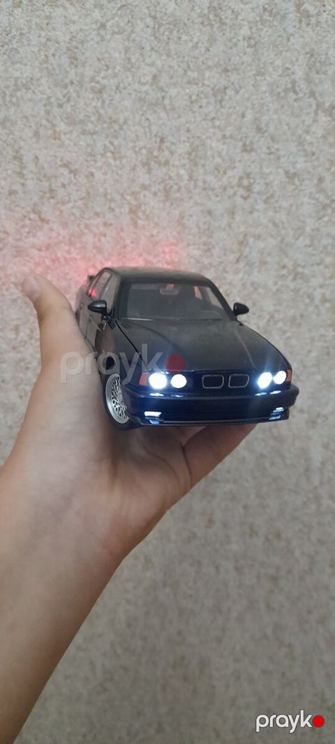 BMW M5 (E34) 1:24 modeli — Bakı
