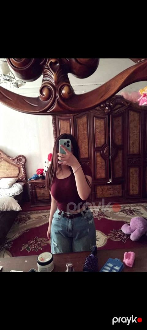 Qısa qollu, dar kəsimli bordo rəngli crop-top - Rəng: tünd — Bərdə