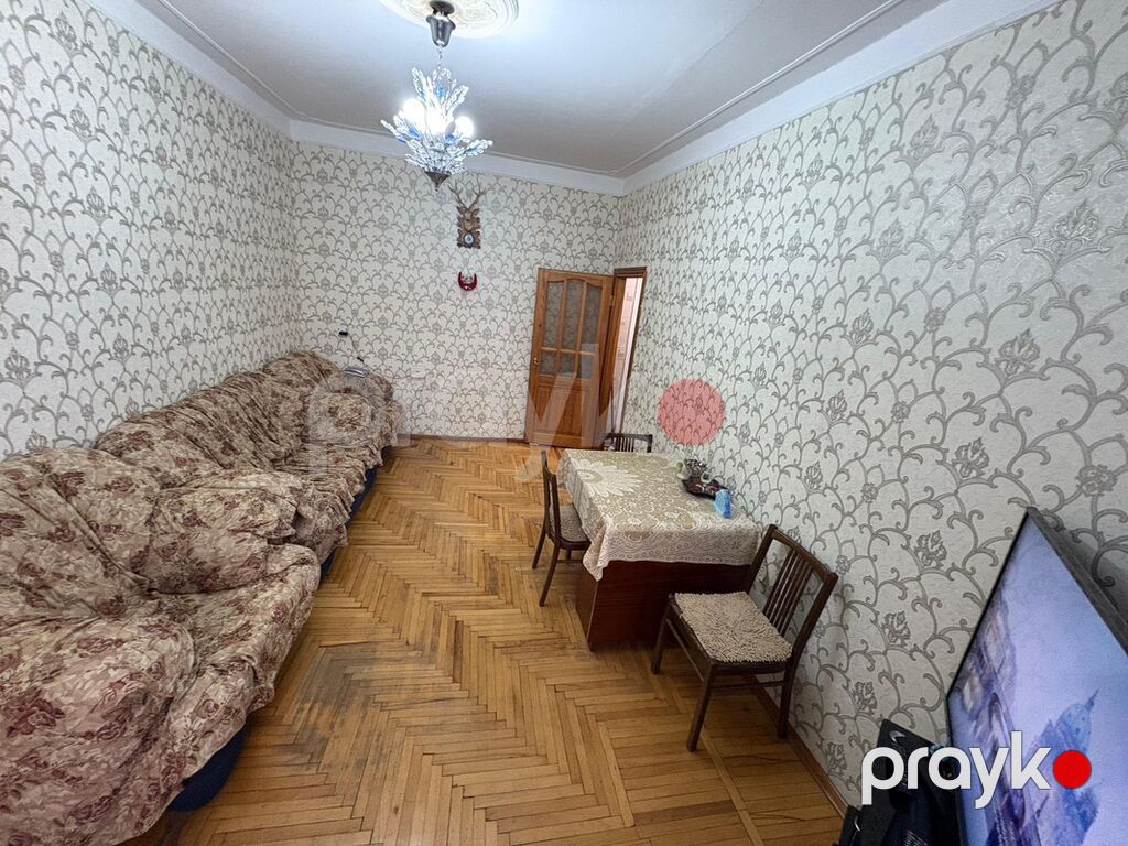 Satılır 3 otaqlı köhnə tikili 80 m², Xalqlar Dostluğu m. Bina daşdır — Qonaq otağı üçün, Bakı (3)