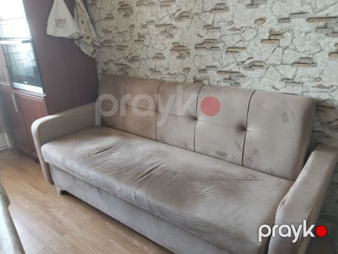 Bej rəngli yumşaq parça üzlü divan - Minimalist dizayn, neytral bej — Bakı