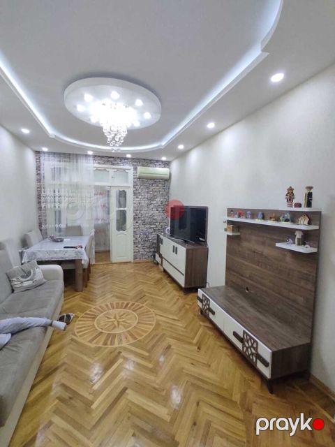 Satılır 2 otaqlı köhnə tikili 60 m² — Bakı