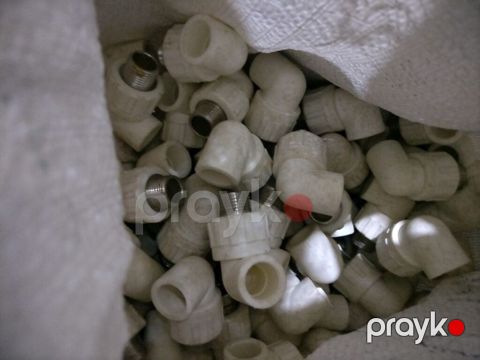 PPR boru üçün bucaq keçidlər (90°) – metal yivli - Material: PPR — Pirəkəşkül