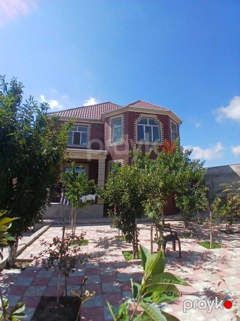 Həyət evi, Hökməli qəs — Bakı