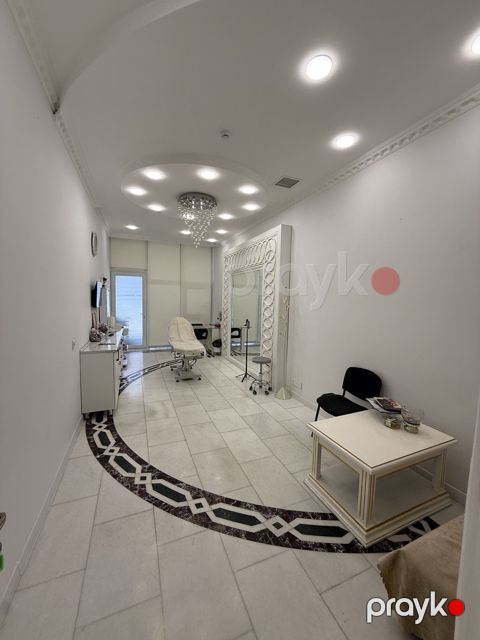 Satılır obyekt 850 m² — Bakı