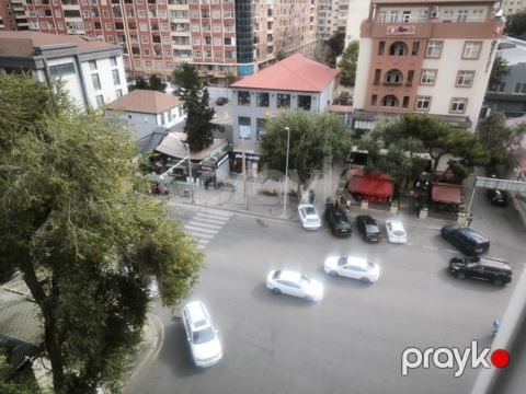 Satılır 2 otaqlı köhnə tikili 55 m² — Bakı