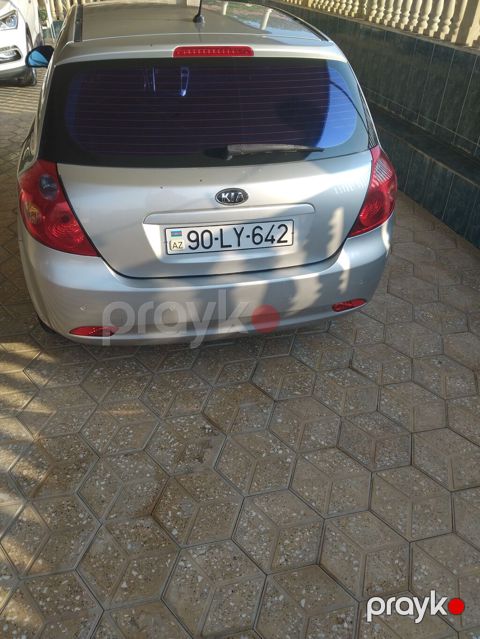 Kia cee’d hatchback – gümüşü rəng Dizel CRDi 16V mühərrik Mexaniki — Bakı