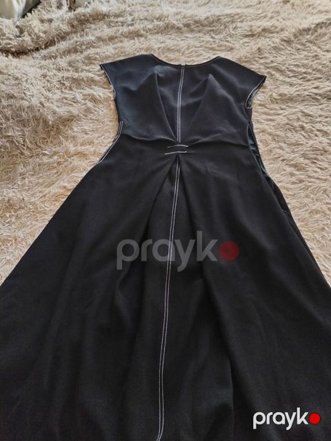 Qara rəngli qadın paltarı - Model: A-kəsim, yuxarı hissəsi yığımlı — Bakı