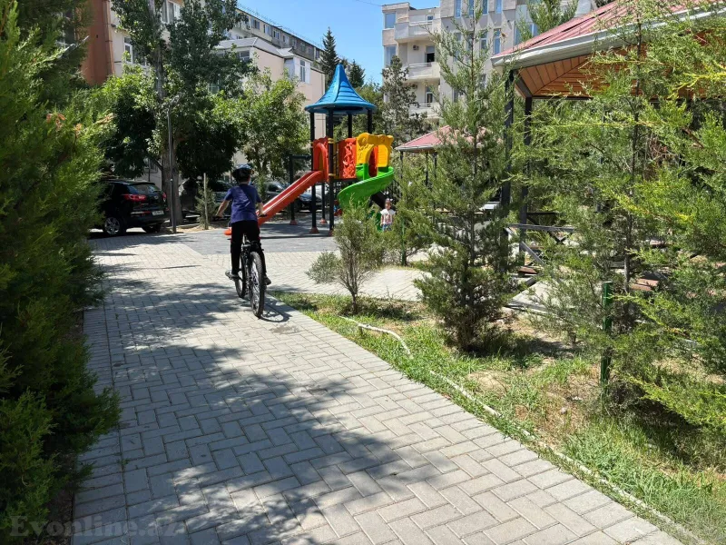 Satılır 2 otaqlı Mənzil Köhnə tikili 35 m² Bakı, Binəqədi r., Azadlıq prospekti m., 8-ci mikrorayon — Mənzil, Bakı (5)
