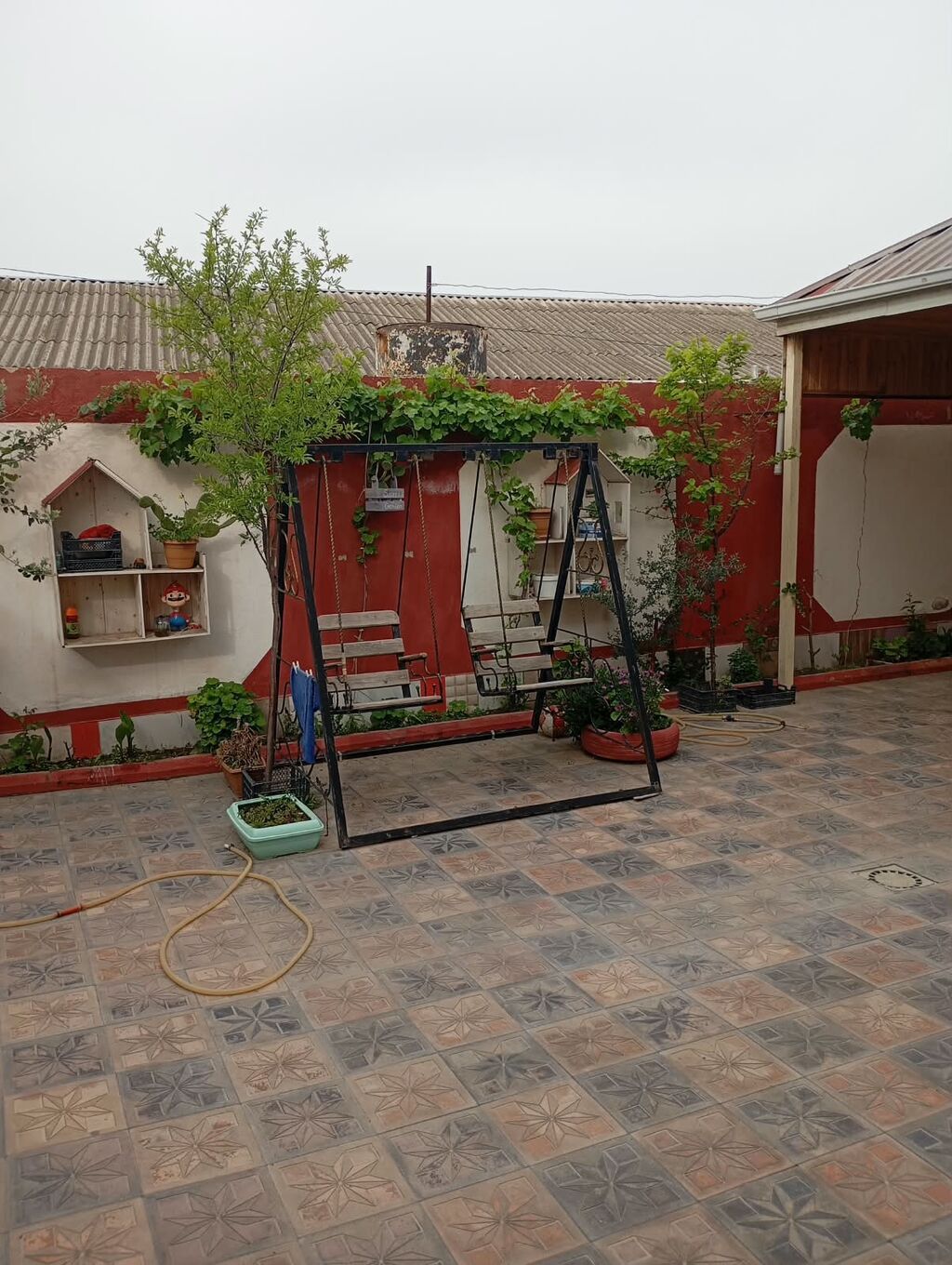Yeni Ramana qəsəbəsində 3 otaqlı həyət evi kirayə verilir — Bağ mobilyaları, Bakı (2)