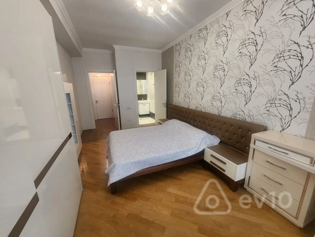 4 otaqlı mənzil, 175 m², Koroğlu Rəhimov küçəsi — kirayə — Mənzil, Bakı (4)