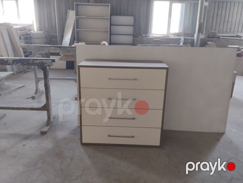 Ağ ön panellərə və qəhvəyi korpusa malik 4 çekmecəli komod — Sumqayıt