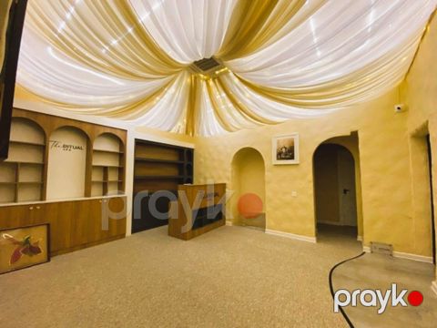 Satılır obyekt 200 m² — Bakı
