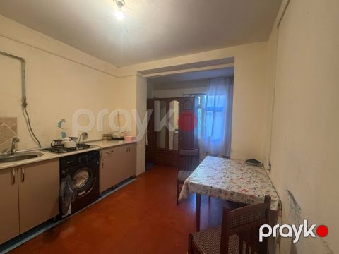 Satılır 2 otaqlı köhnə tikili 65 m² — Bakı