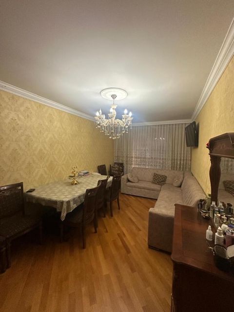 Satılır 3 otaqlı köhnə tikili 95 m² — Bakı