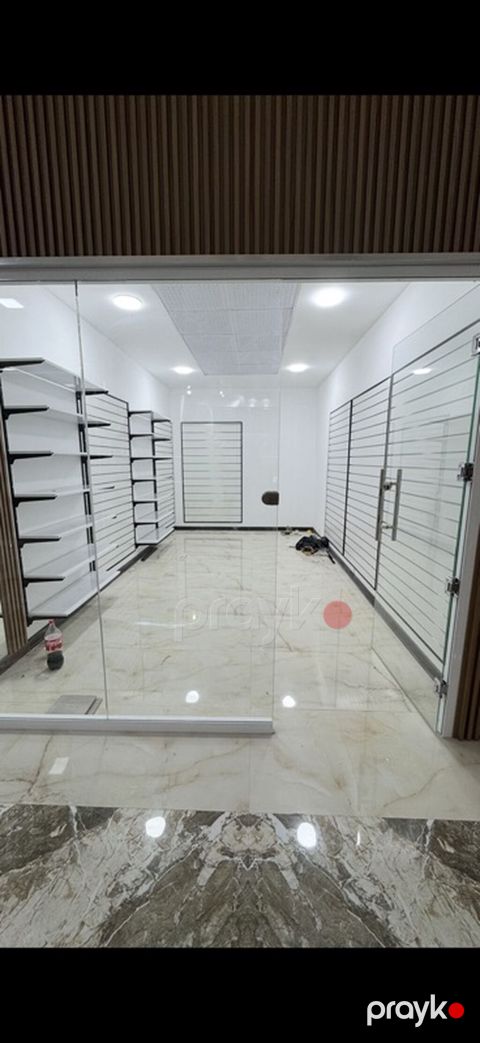 Vitrinler hamisi satilir — Bakı