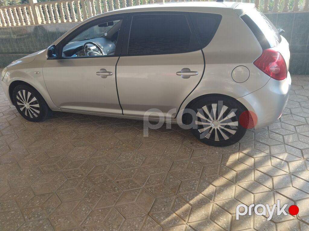 Kia cee’d hatchback – gümüşü rəng Dizel CRDi 16V mühərrik Mexaniki — Avtomobillər, Bakı (8)