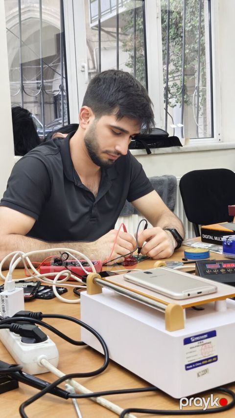 Telefon ustası işi axtarıram — Bakı