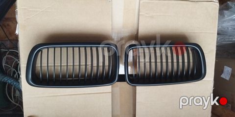 BMW E38 ön radiator barmaqlığı — Bakı