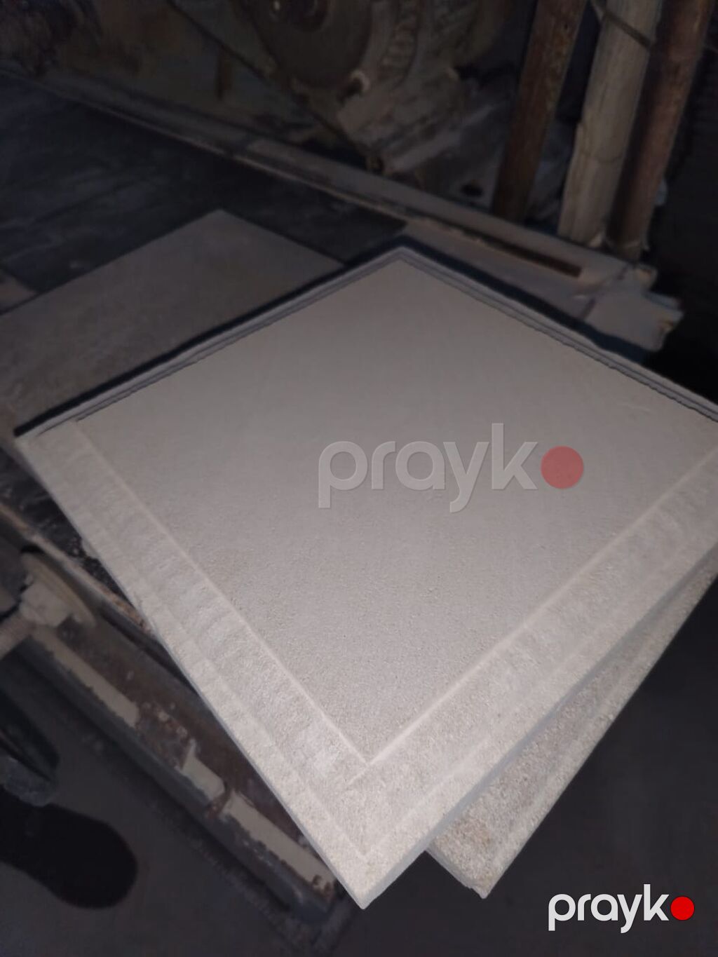 Ağ rəngə yaxın təbii daş plitələr. Şəkillərdə görünən məhsullar — Plitka və örtü materialları, Bakı (2)