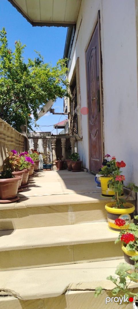 Satılır 3 otaqlı həyət evi/bağ evi 300 m² — Bakı