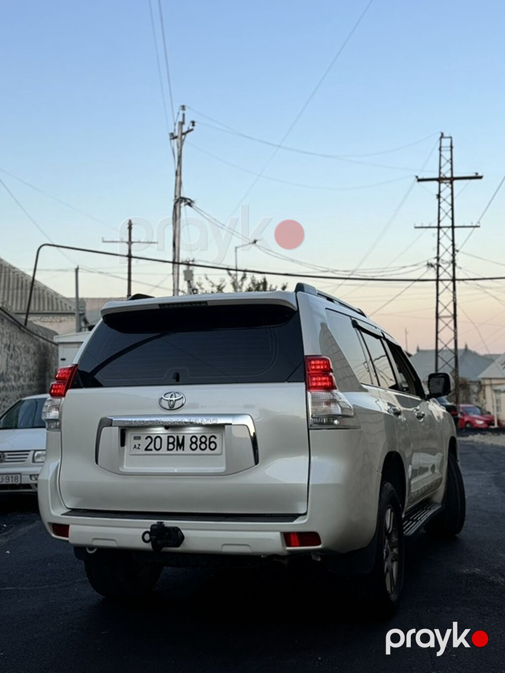 Toyota Land Cruiser Prado – ağ rəngli, 5 qapılı SUV. Xüsusiyyətlər — Avtomobillər, Gəncə (5)