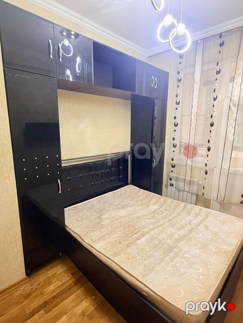 Yataq+ üzərindəki dolabla birlikdə satılır 50 azn. Ünvan — Bakı