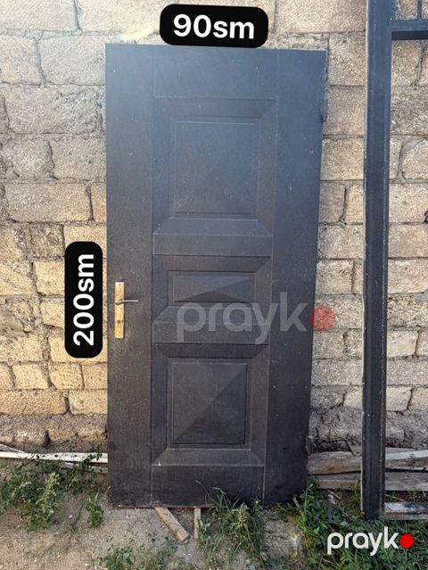 Tikinti zamanı müvəqqəti olaraq istifadə olunub. Qapının obşıvkasını — Digah